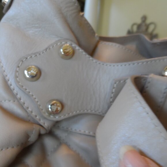 Burberry Beige Quilted Leather Shoulder Bag - Picture 6 of 16